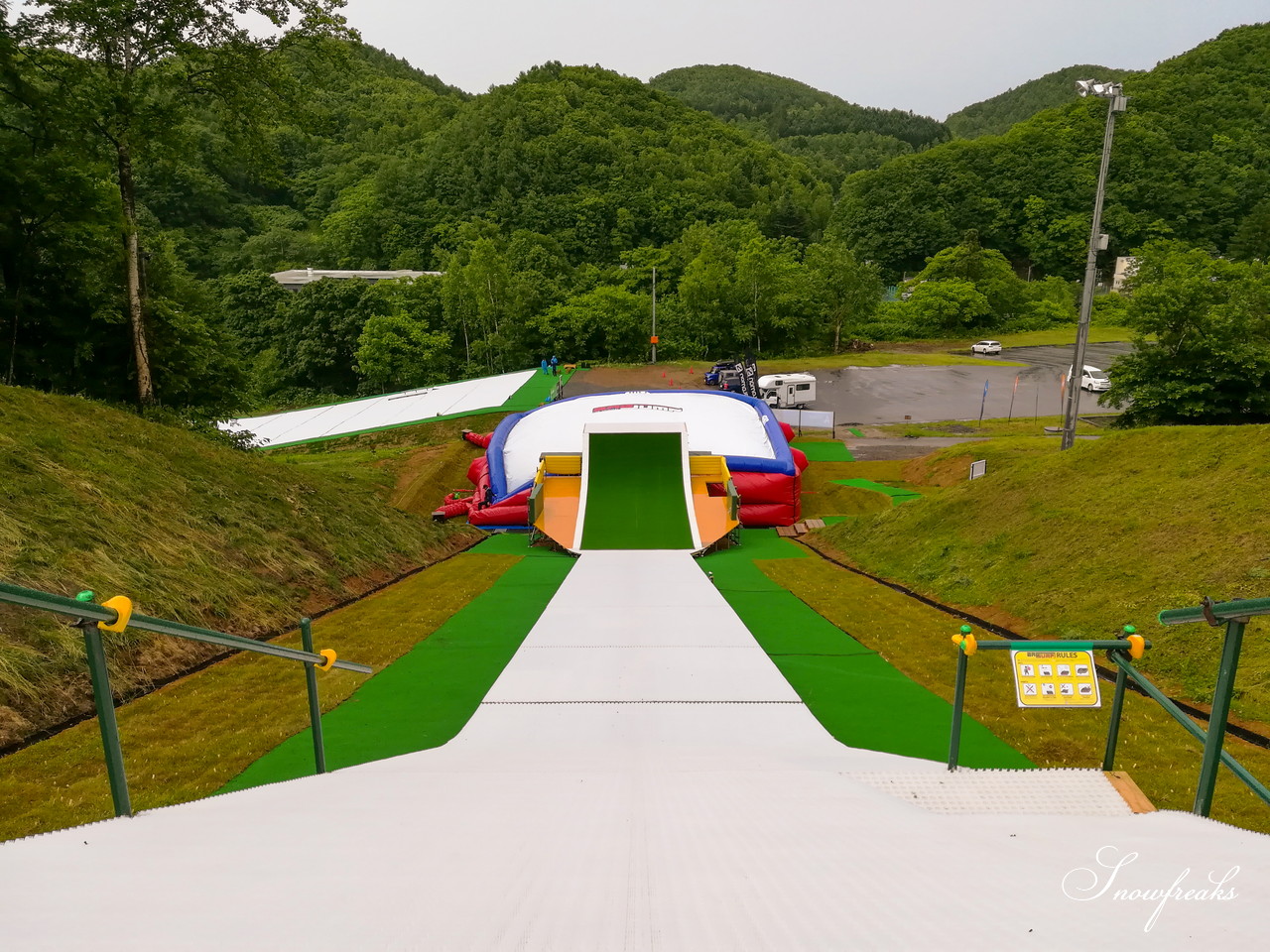 さっぽろばんけいスキー場 北海道に待望のサマーゲレンデが誕生 夏でもスキー スノーボードが楽しめるサマーアクティビティパーク B Sap オープン V 北海道雪山情報 Snowfreaks