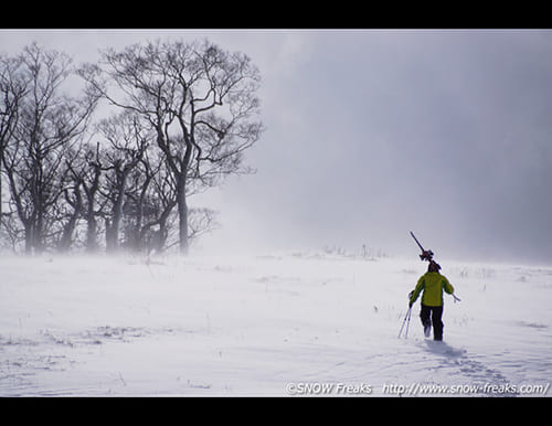 中山峠 ハイクアップで、『天然雪初滑り』